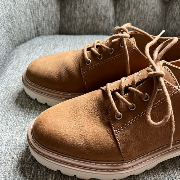 Dolce Vita  suede lug sole shoe.  Size 8 - Picture 7 of 11